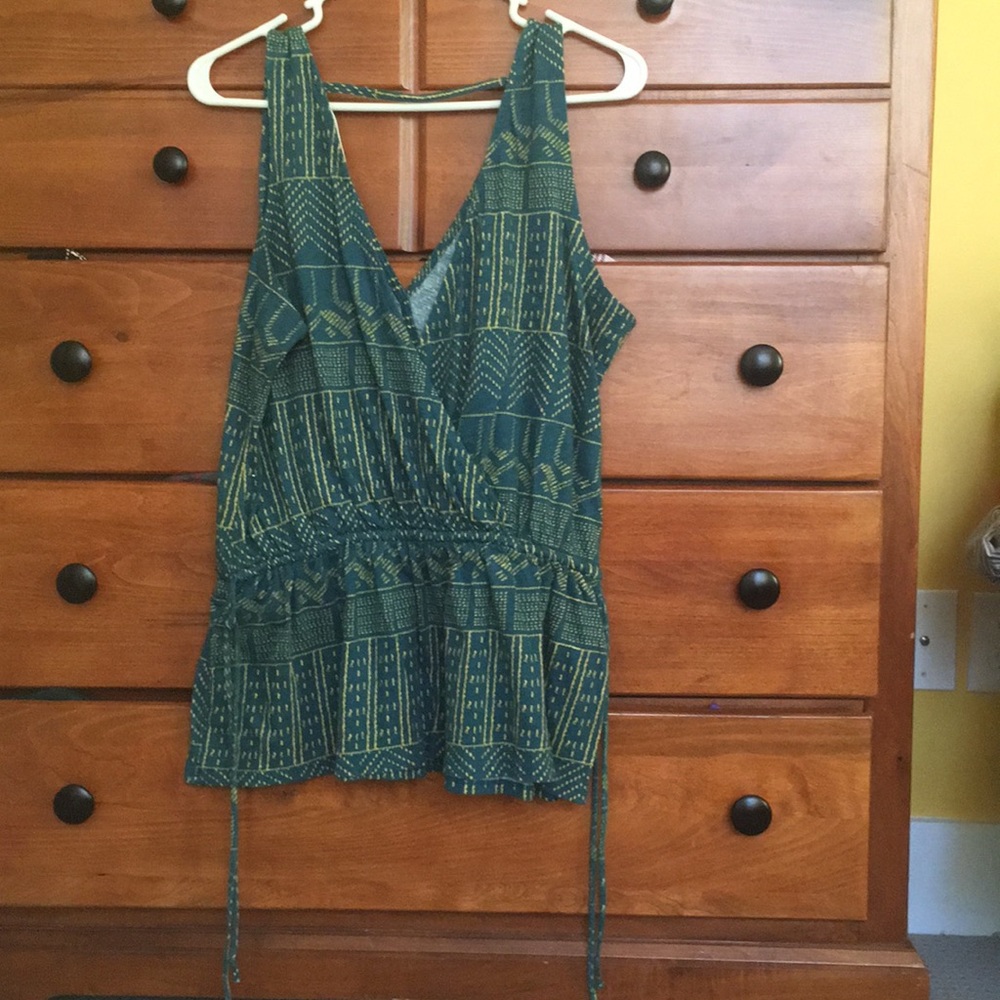 Top - Picture 2 of 2